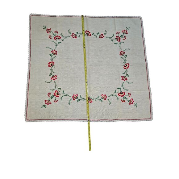 Vintage Hand-Embroidered Small Linen Tablecloth With Floral Design & Lace Trim - Picture 3 of 4